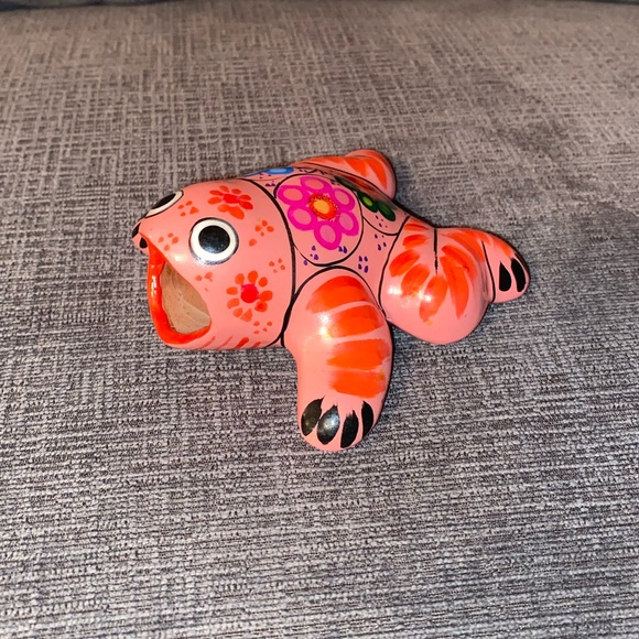 Vtg Mexican pottery frog figurine in bright coral